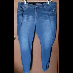 Torrid Bombshell Skinny Jean, size 26R, medium wash